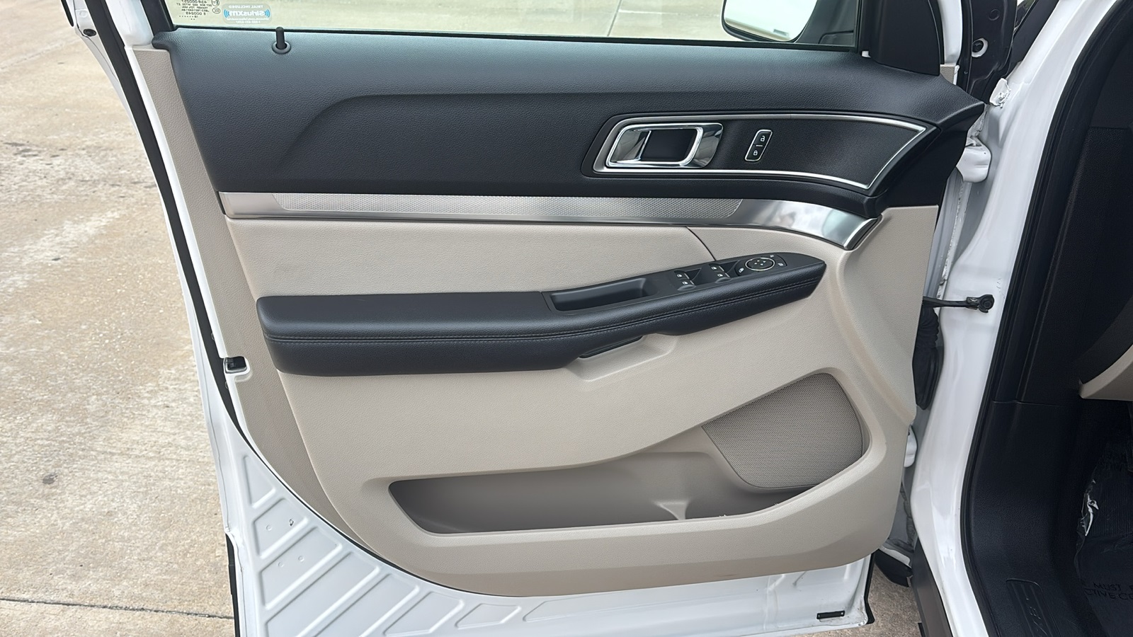 Vehicle image 25 of 31