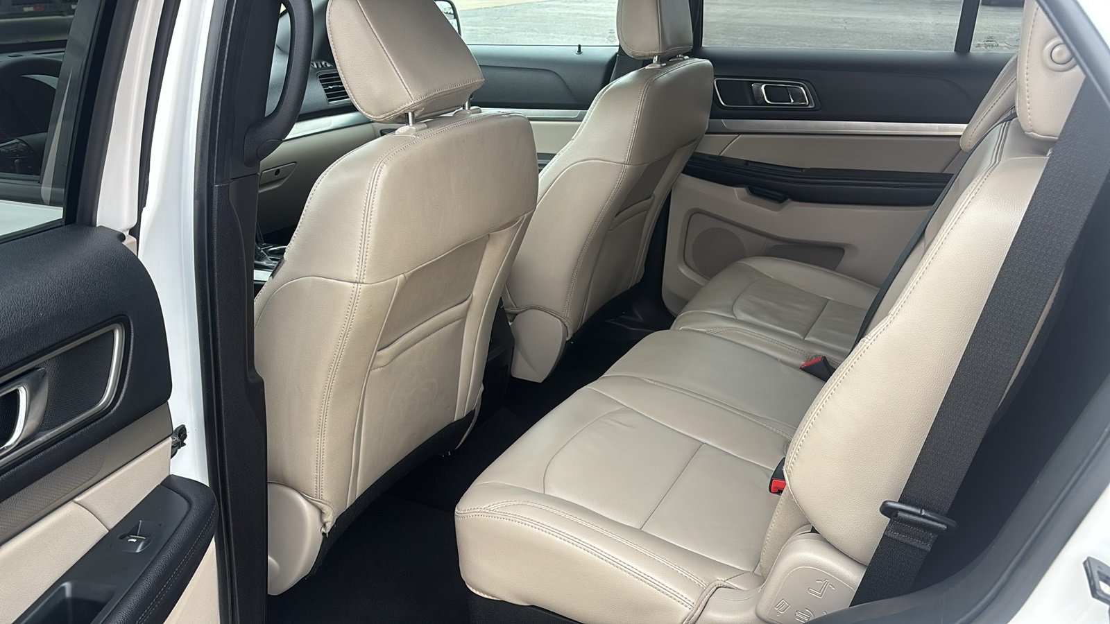 Vehicle image 27 of 31