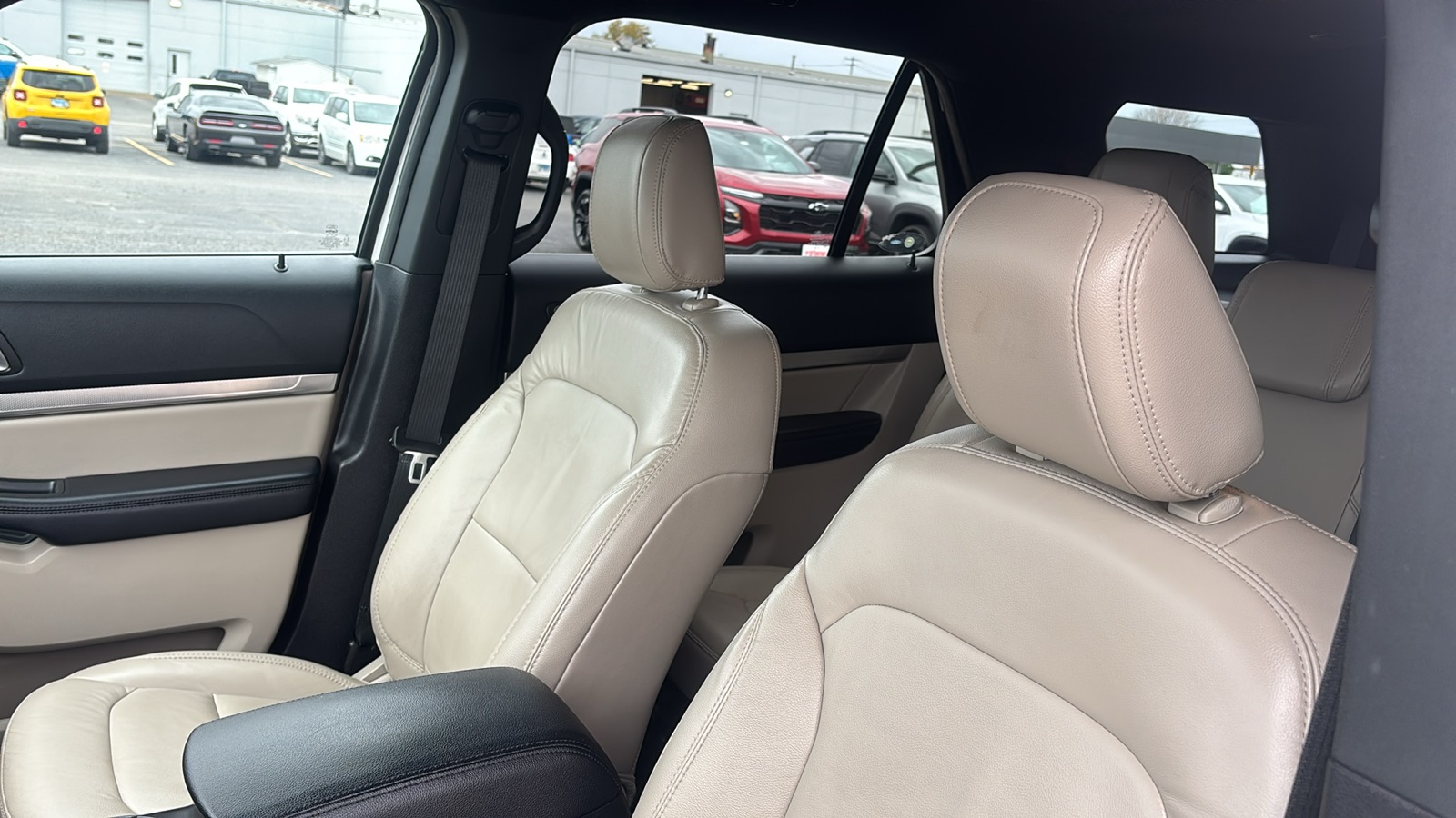 Vehicle image 23 of 31