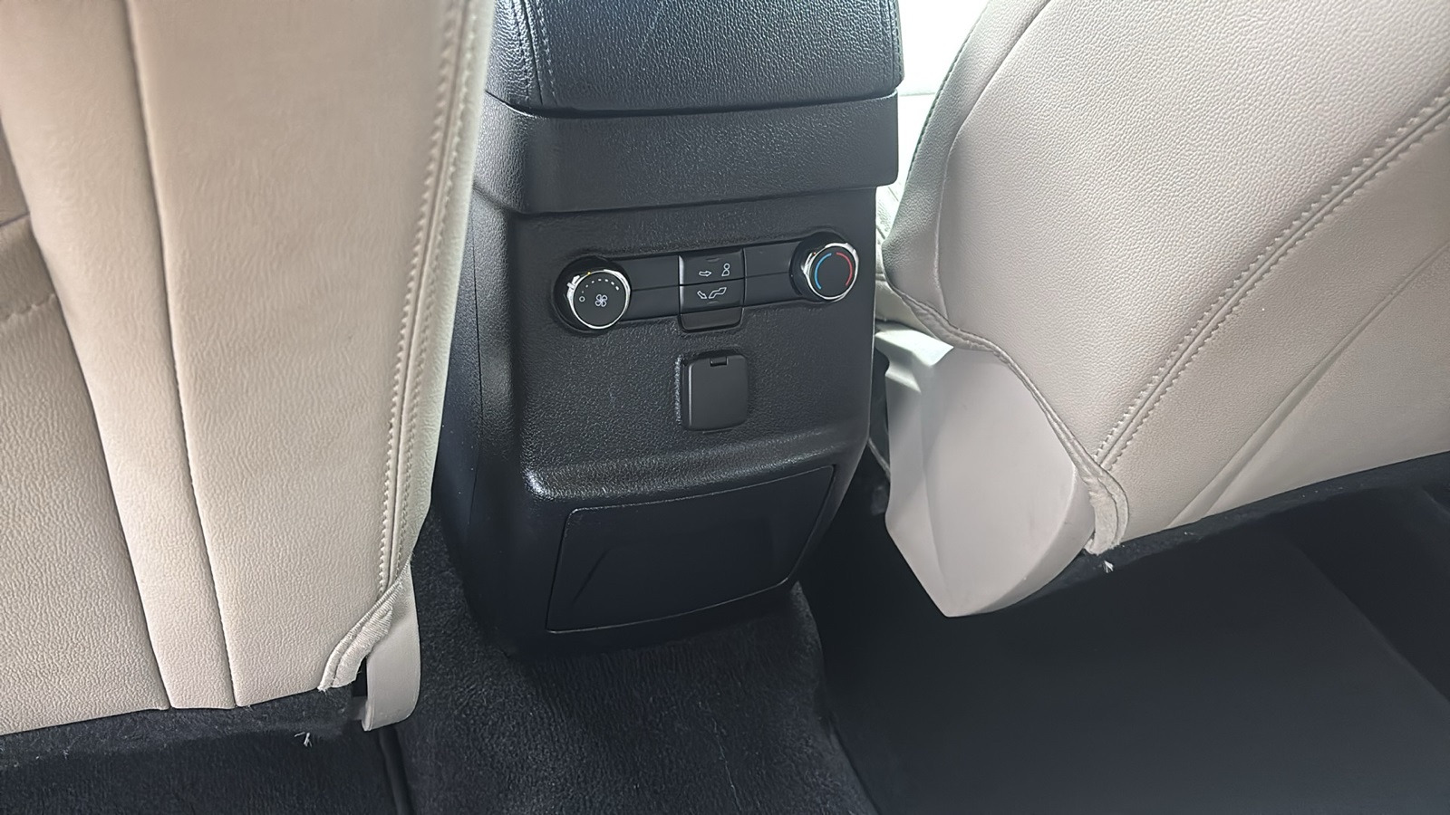 Vehicle image 28 of 31
