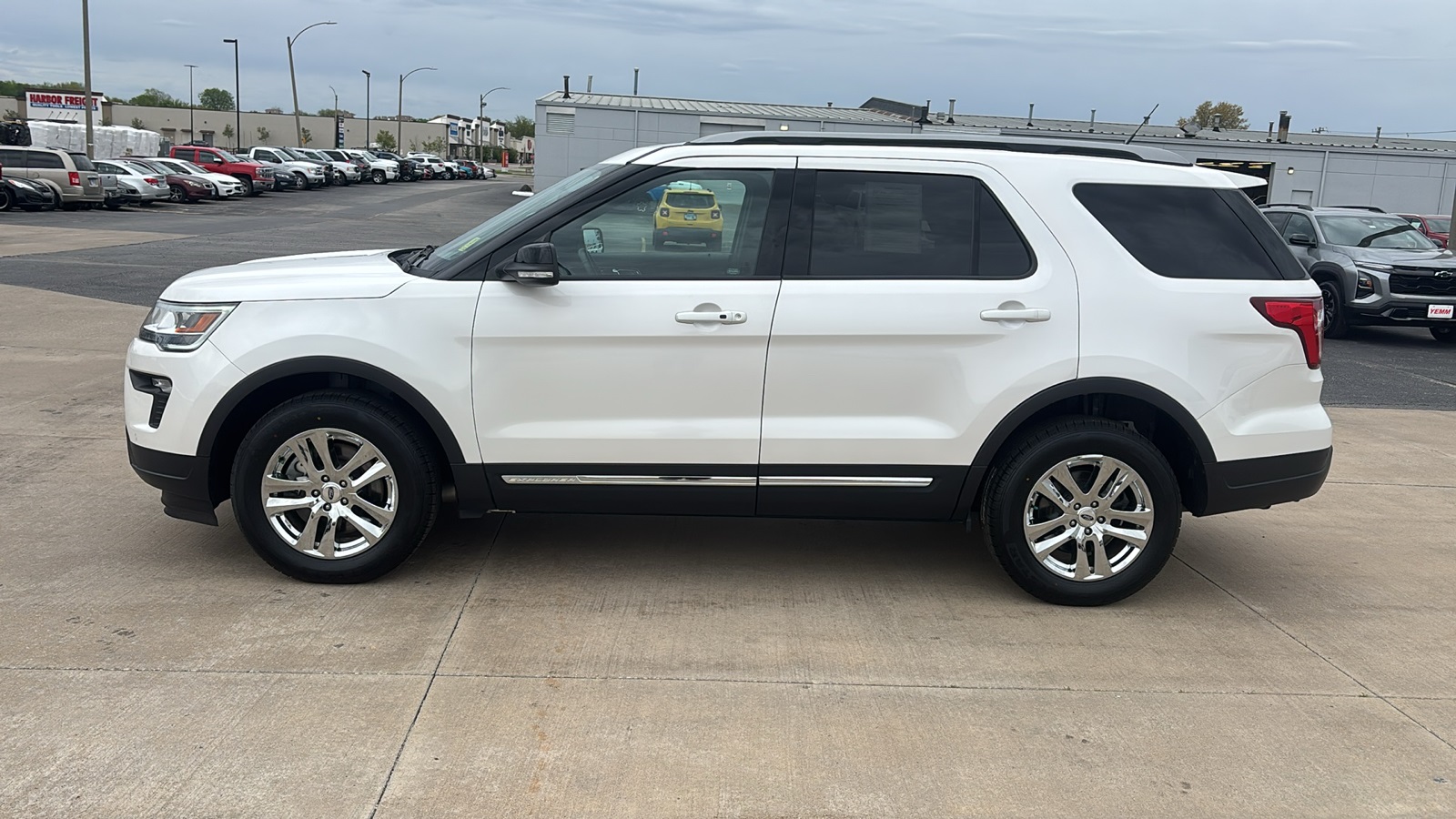 Vehicle image 2 of 31