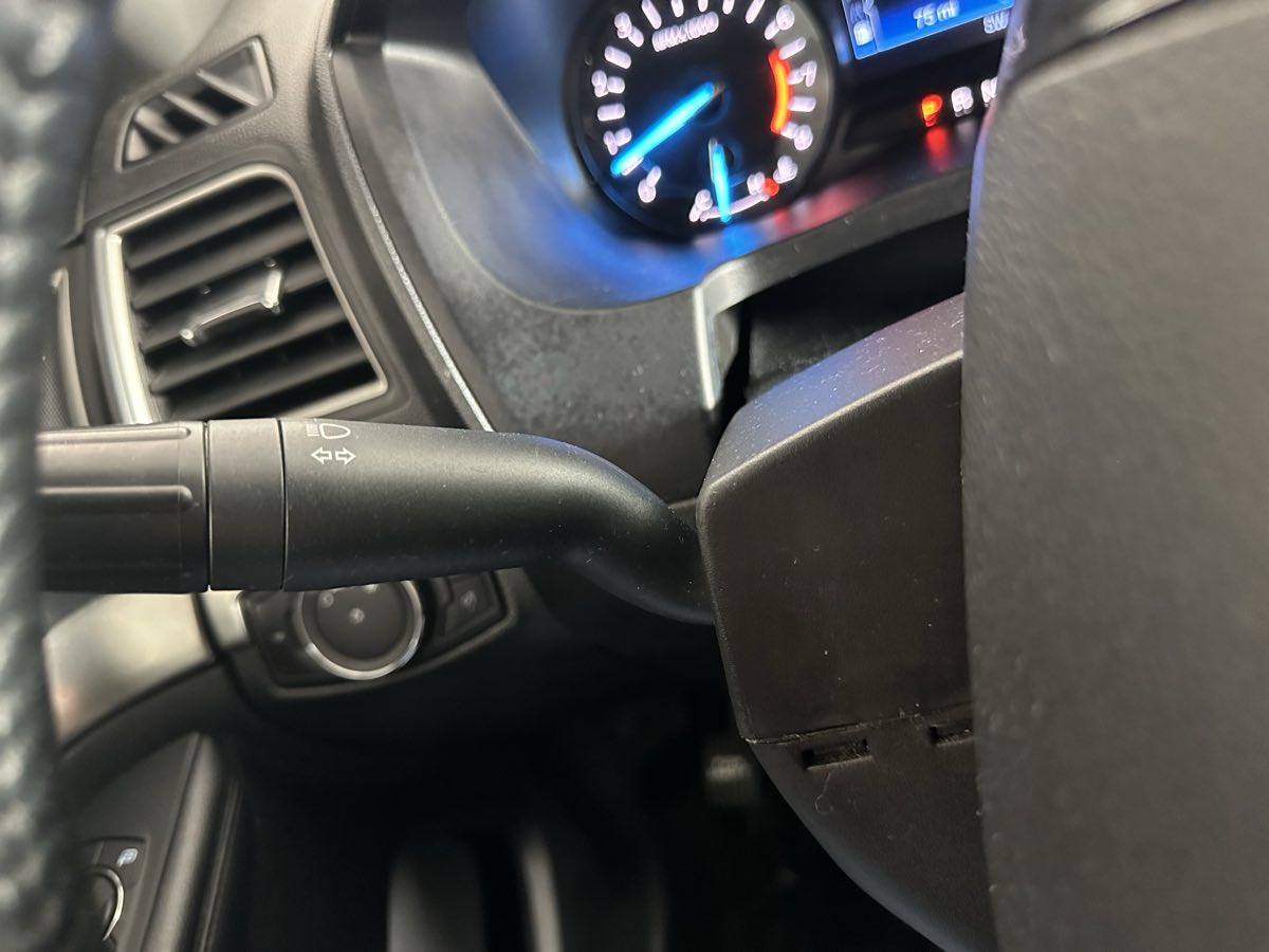 Vehicle image 31 of 43