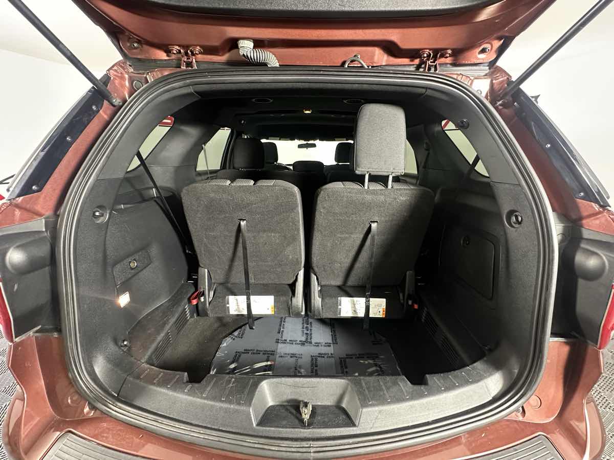 Vehicle image 19 of 43