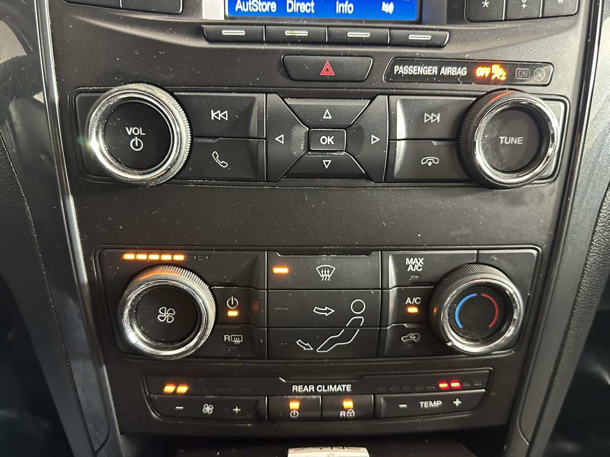 Vehicle image 37 of 43