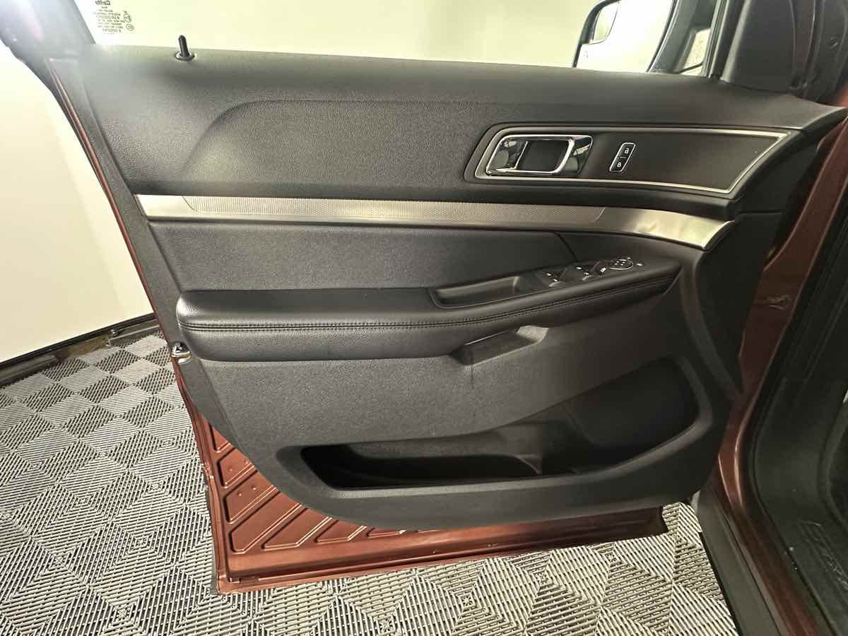 Vehicle image 15 of 43