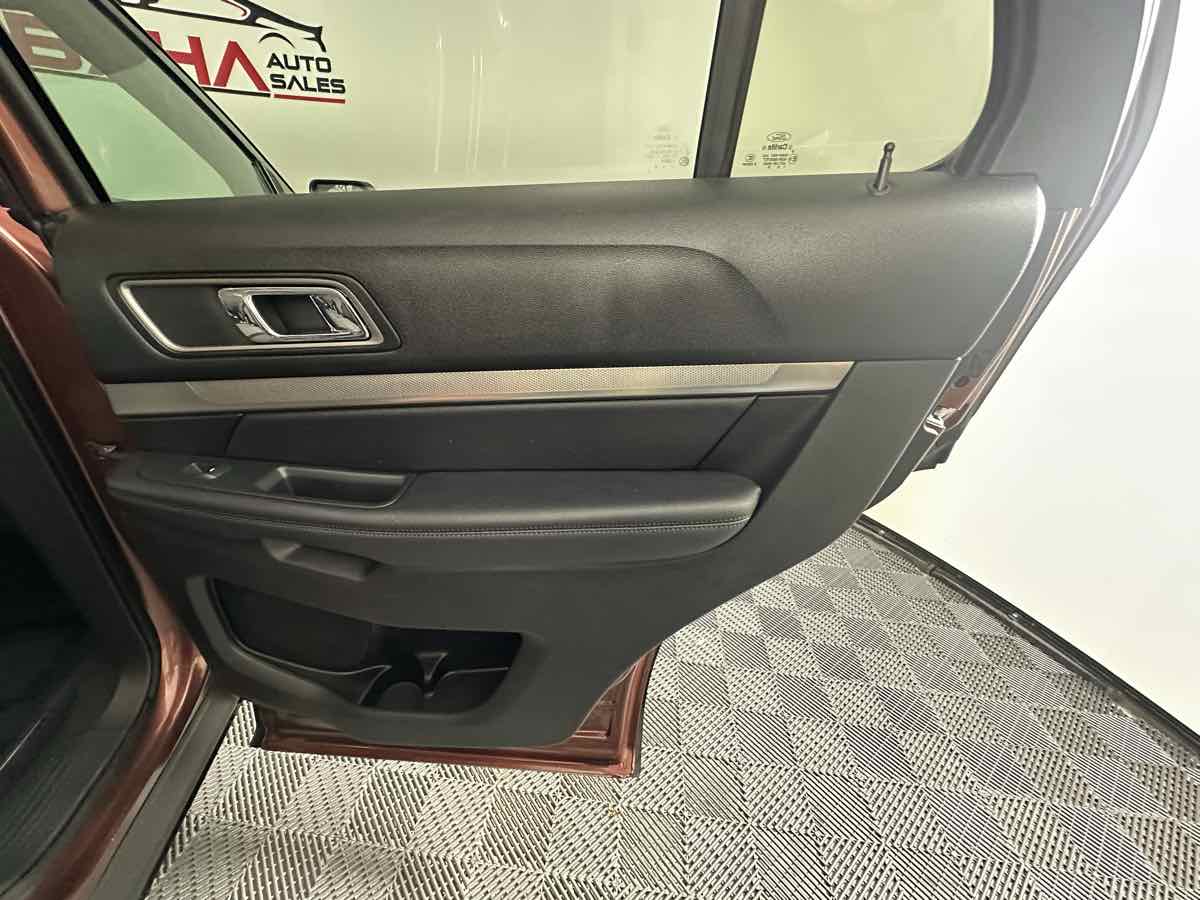 Vehicle image 18 of 43