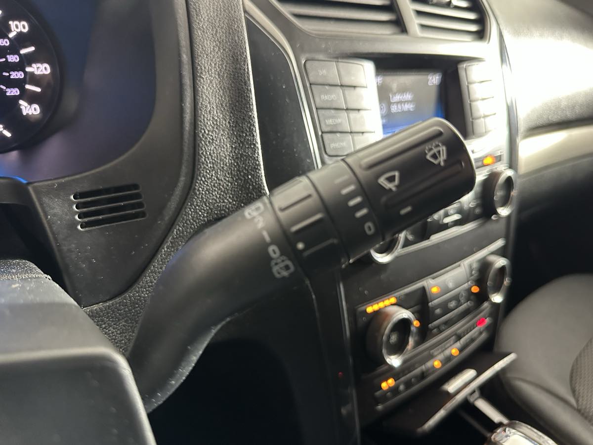 Vehicle image 32 of 43