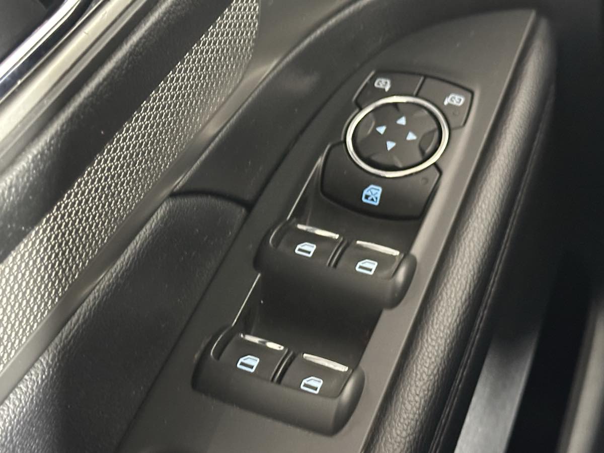 Vehicle image 42 of 43