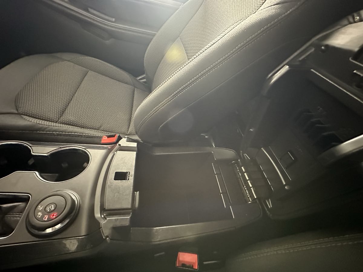 Vehicle image 40 of 43