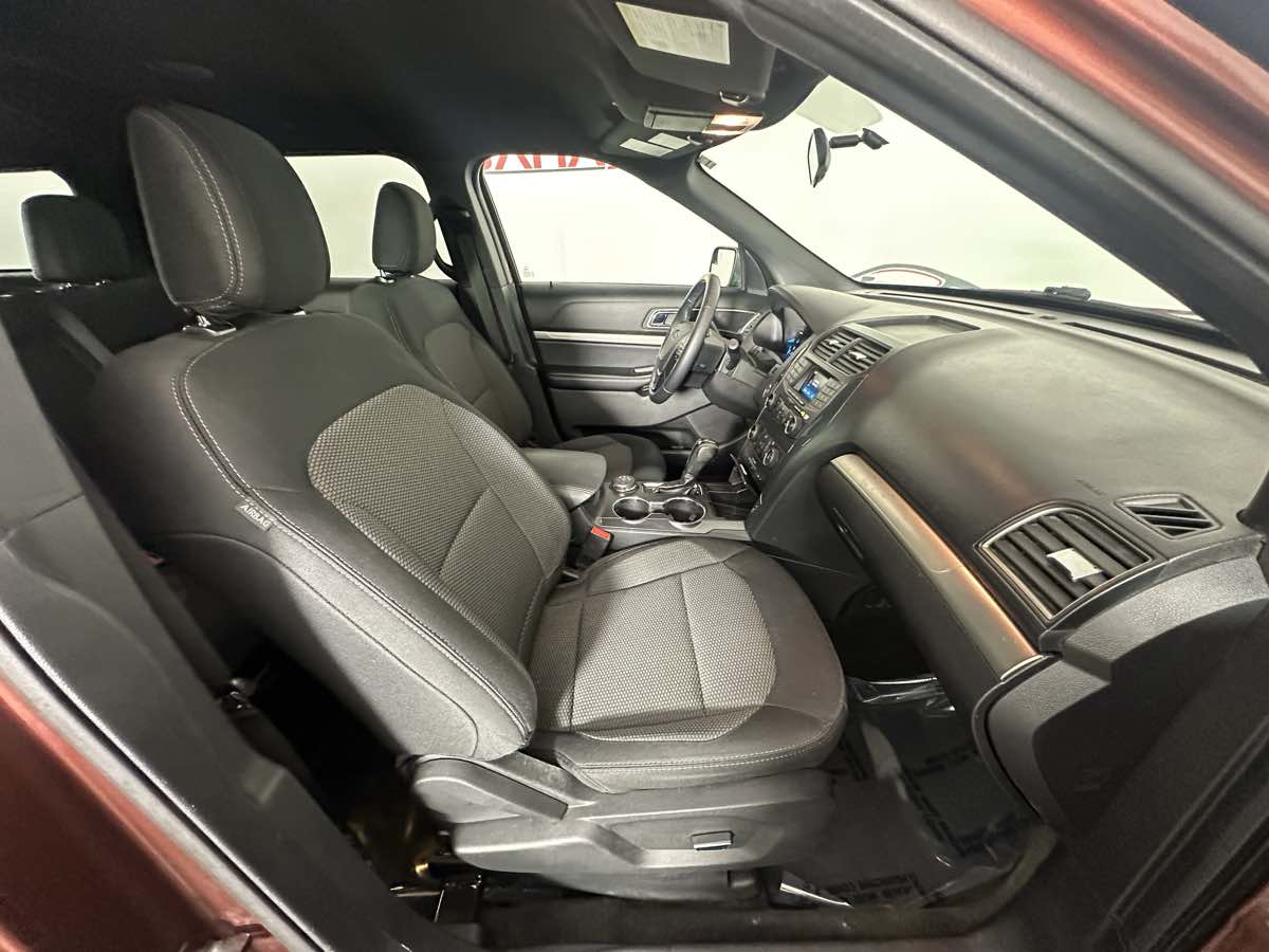 Vehicle image 23 of 43