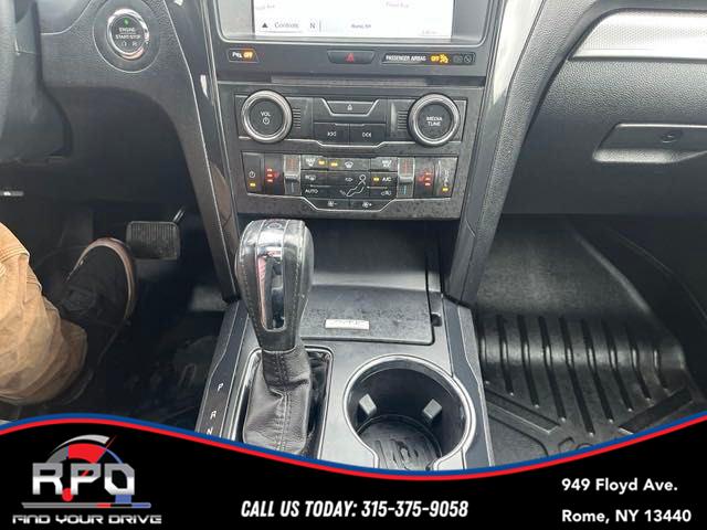 Vehicle image 28 of 32