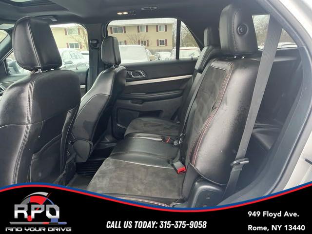Vehicle image 16 of 32