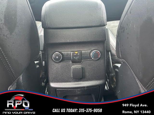 Vehicle image 31 of 32