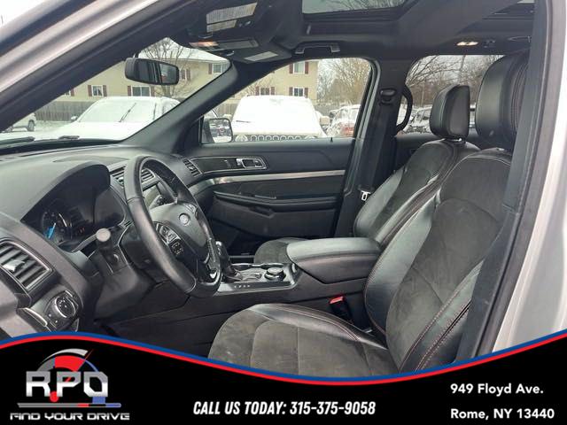 Vehicle image 15 of 32