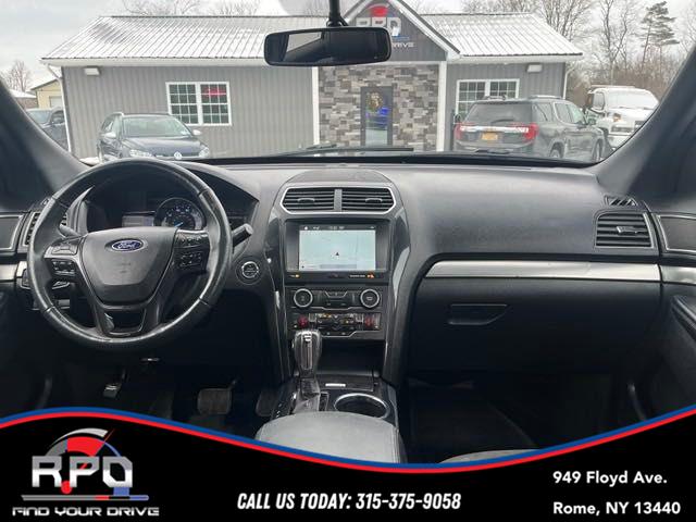 Vehicle image 22 of 32