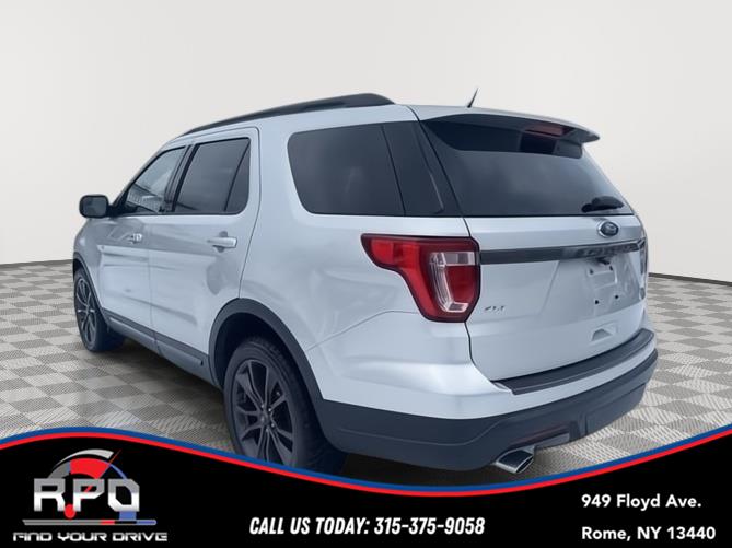 Vehicle image 8 of 32