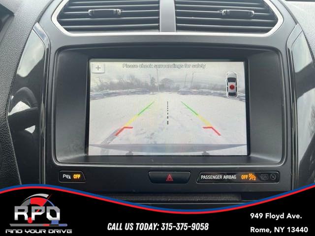 Vehicle image 27 of 32