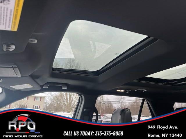 Vehicle image 23 of 32