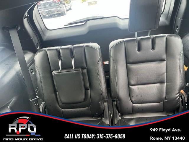 Vehicle image 18 of 32