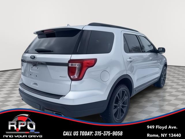 Vehicle image 3 of 32