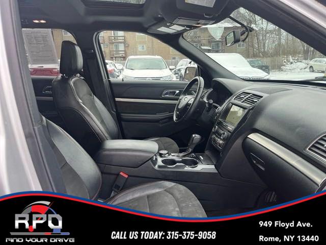 Vehicle image 21 of 32