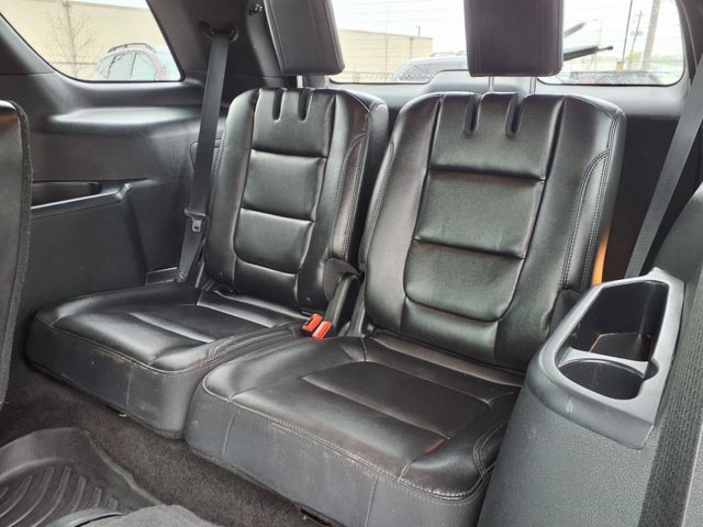 Vehicle image 23 of 25