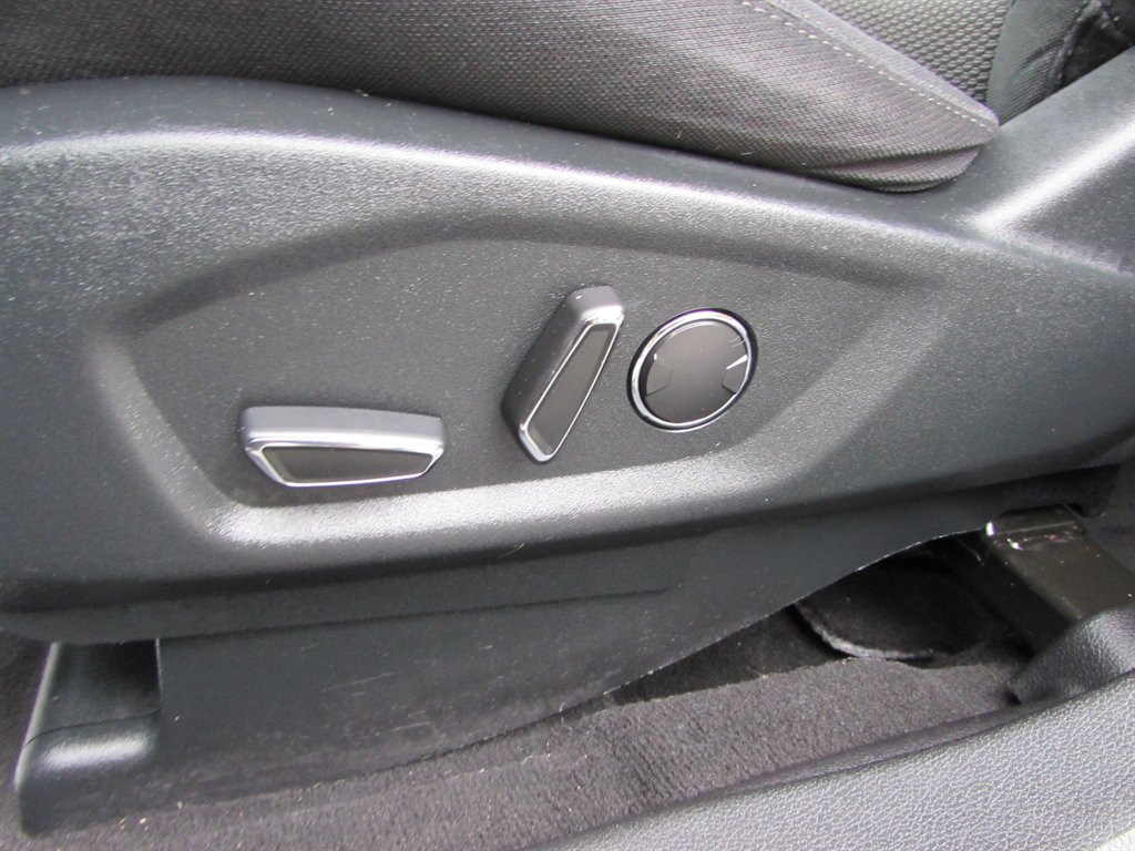 Vehicle image 16 of 22