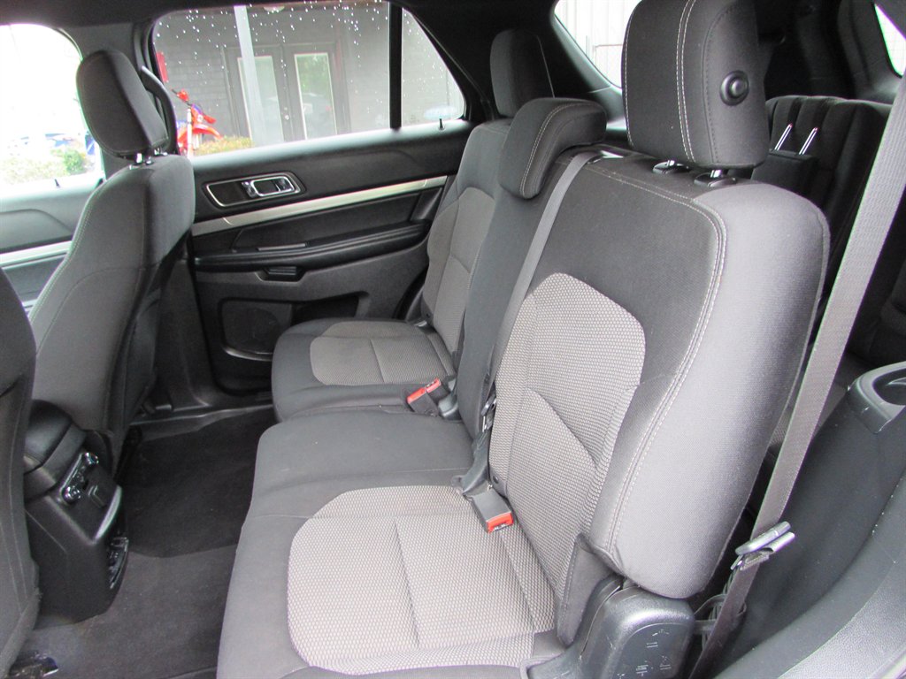 Vehicle image 17 of 22