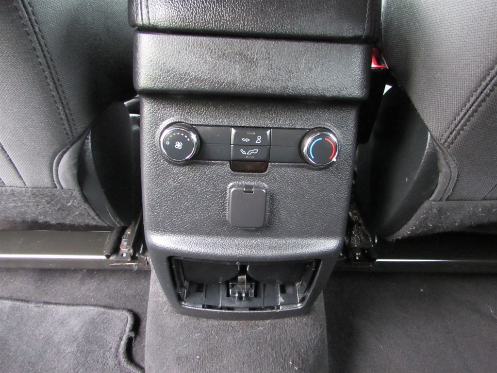 Vehicle image 18 of 22
