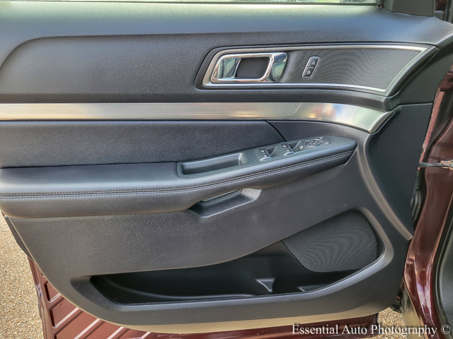 Vehicle image 17 of 24