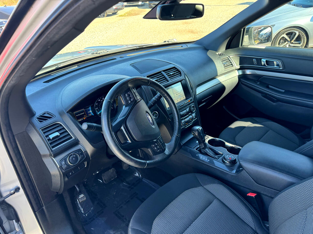 Vehicle image 61 of 93
