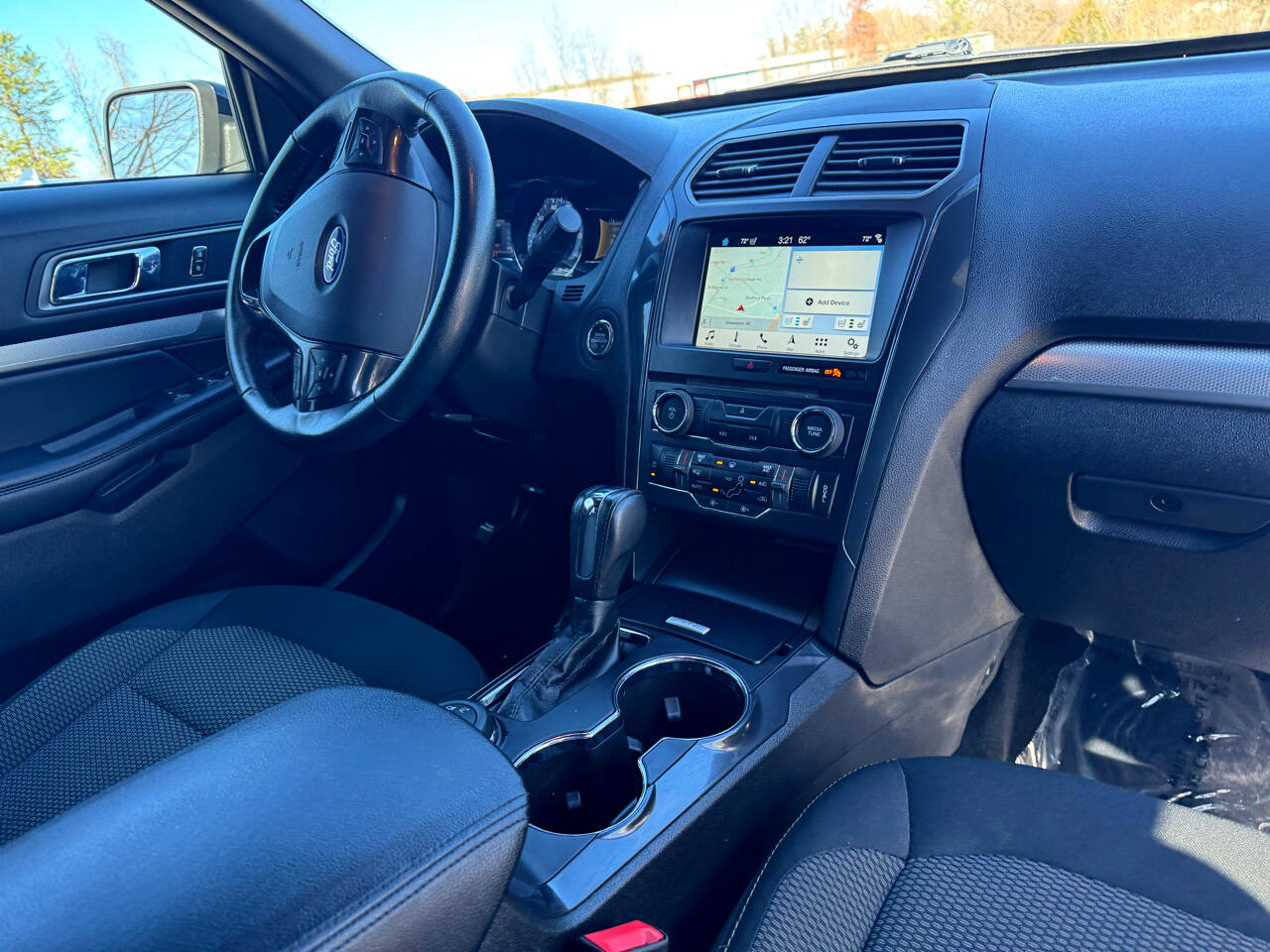 Vehicle image 27 of 93