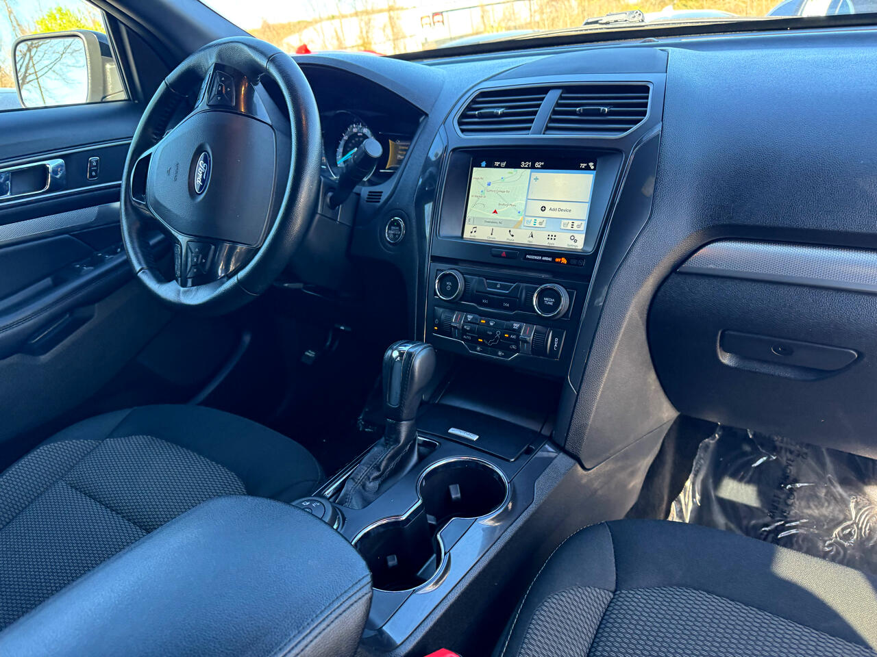Vehicle image 28 of 93