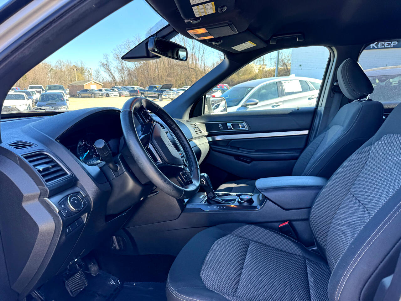 Vehicle image 64 of 93