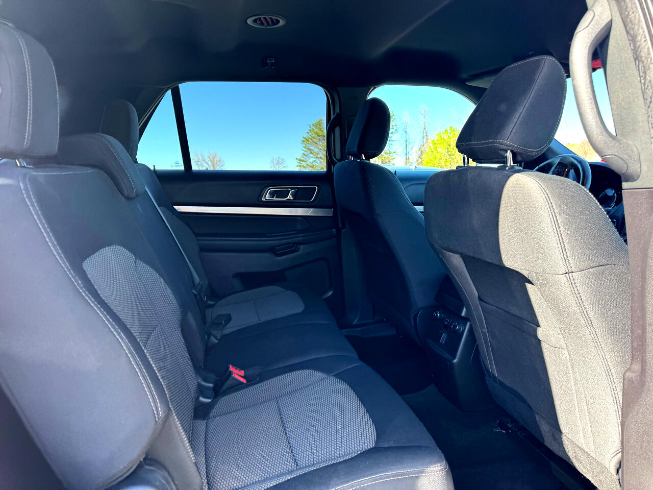 Vehicle image 37 of 93