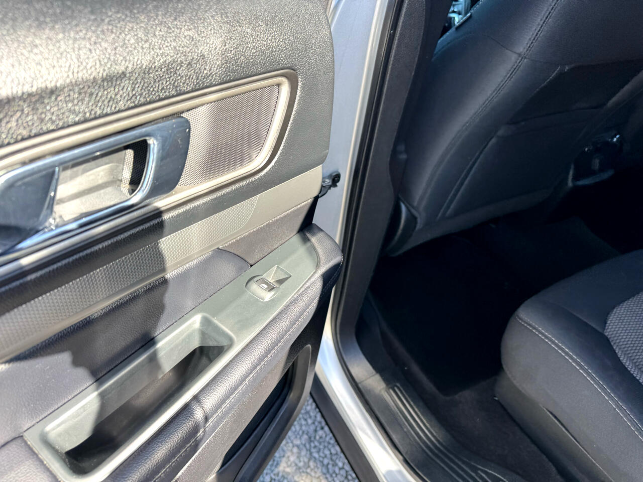 Vehicle image 43 of 93