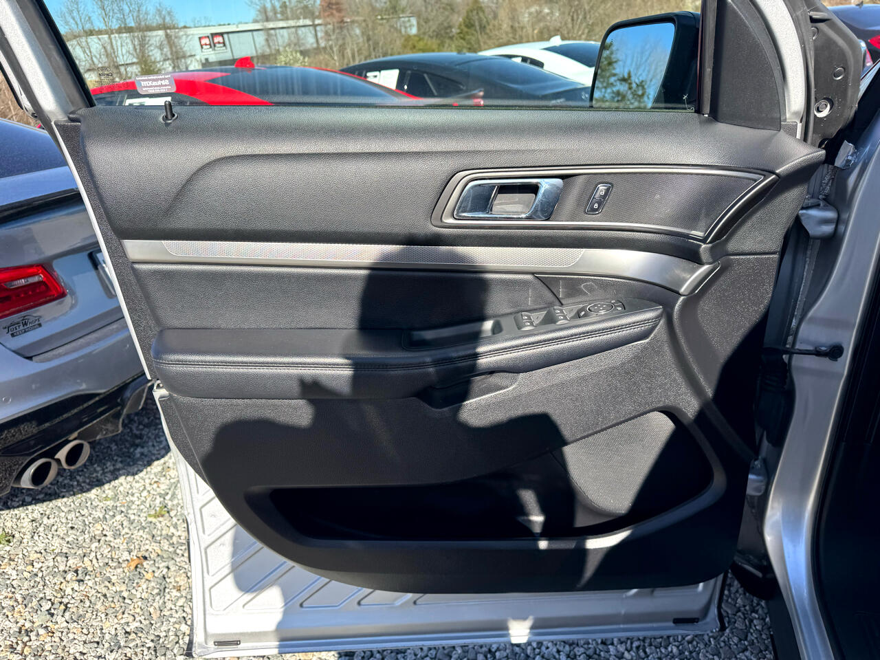 Vehicle image 60 of 93