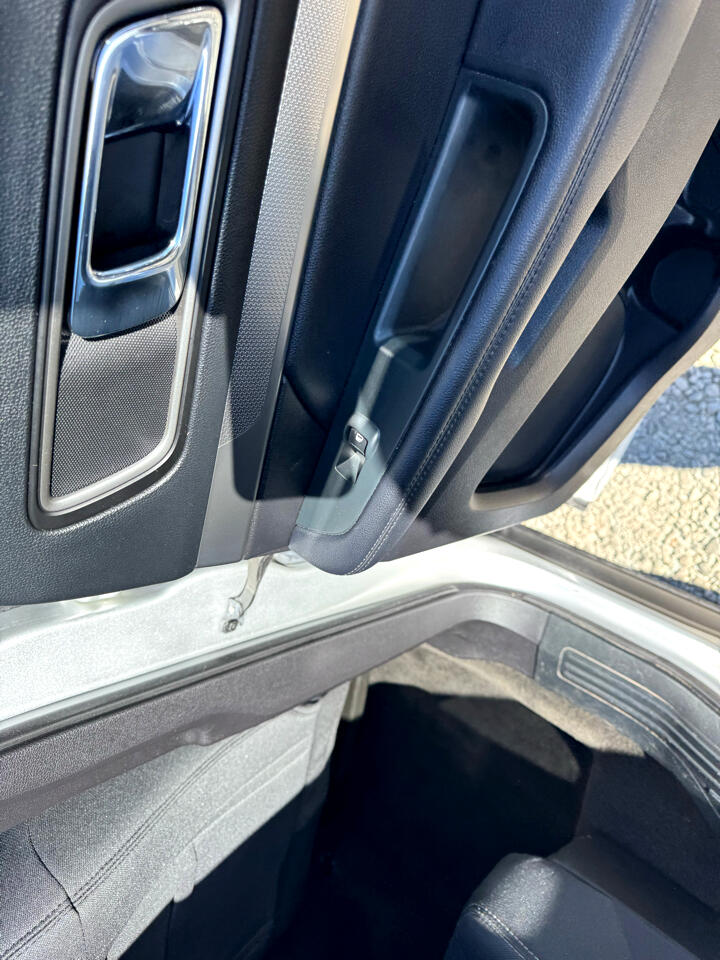 Vehicle image 32 of 93