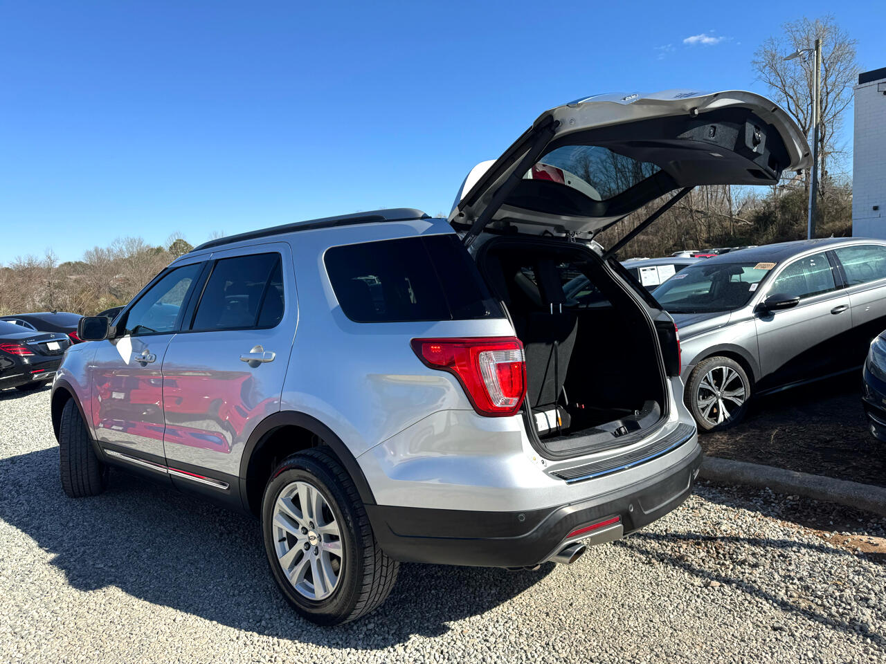 Vehicle image 9 of 93