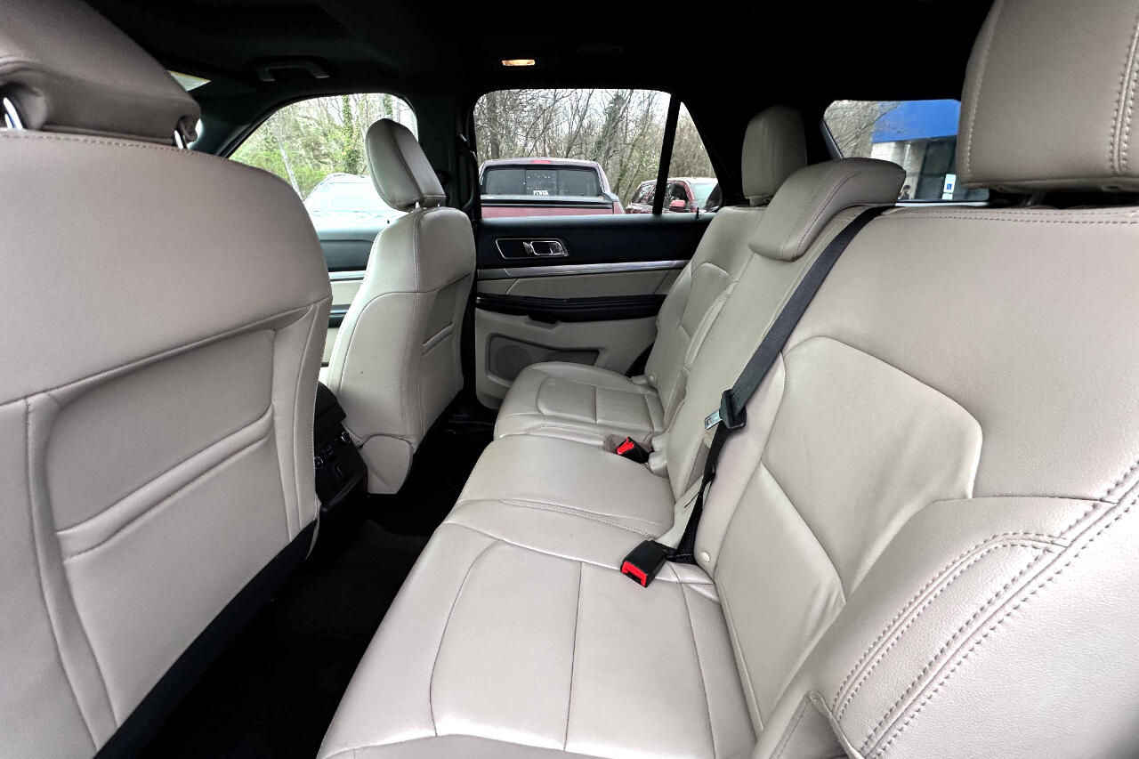 Vehicle image 21 of 23