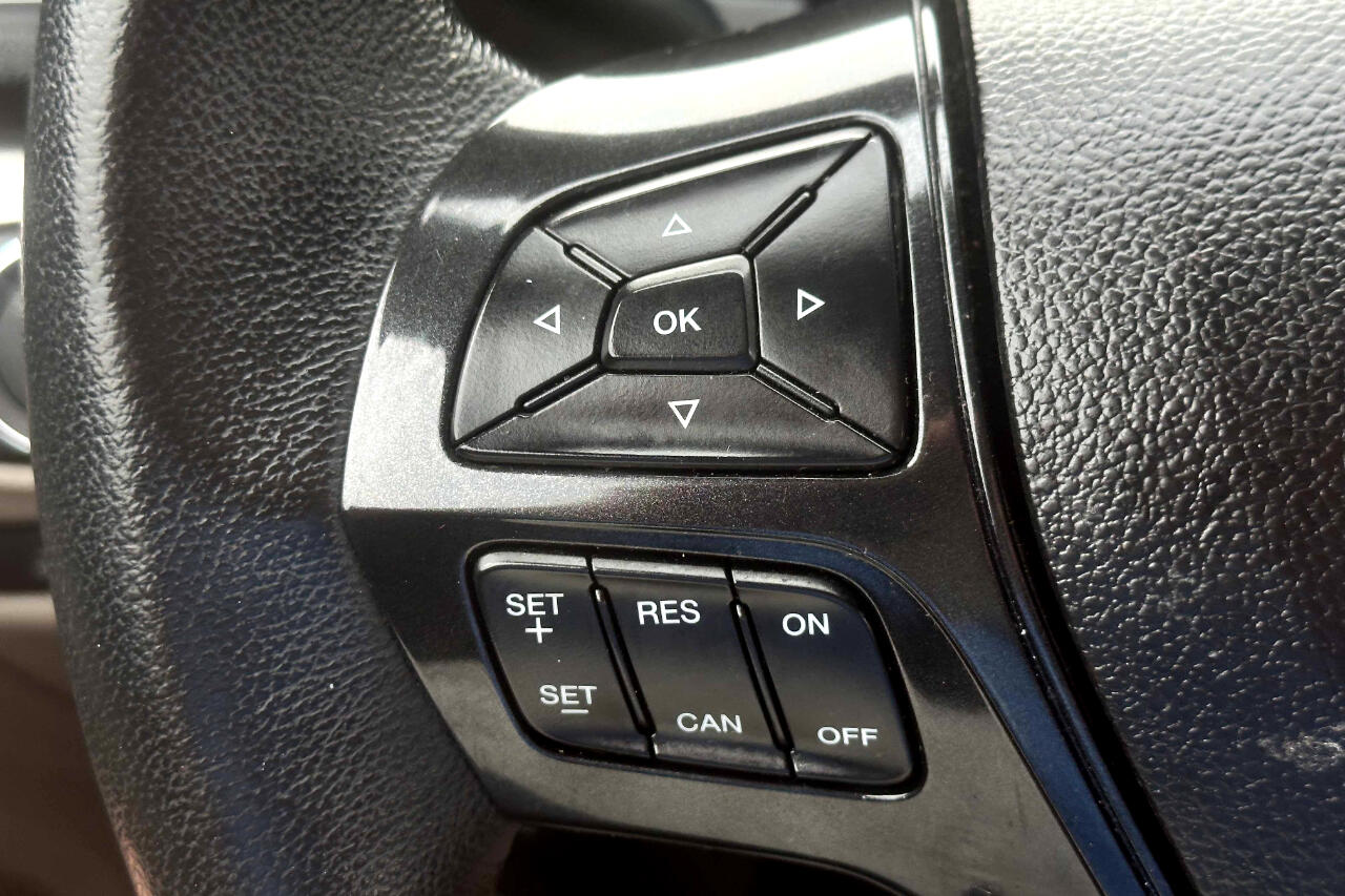 Vehicle image 19 of 23
