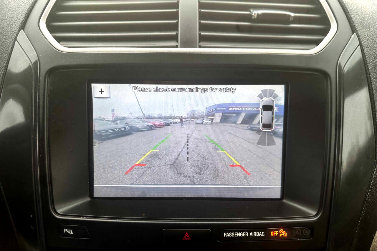 Vehicle image 17 of 23