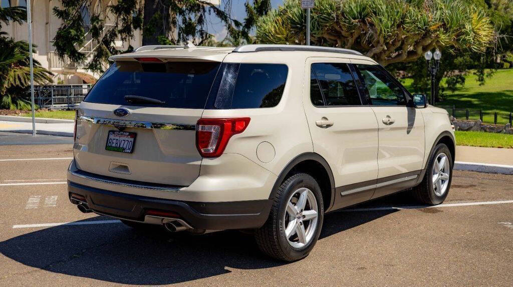 2018 Ford Explorer XLT Image 9 of 33