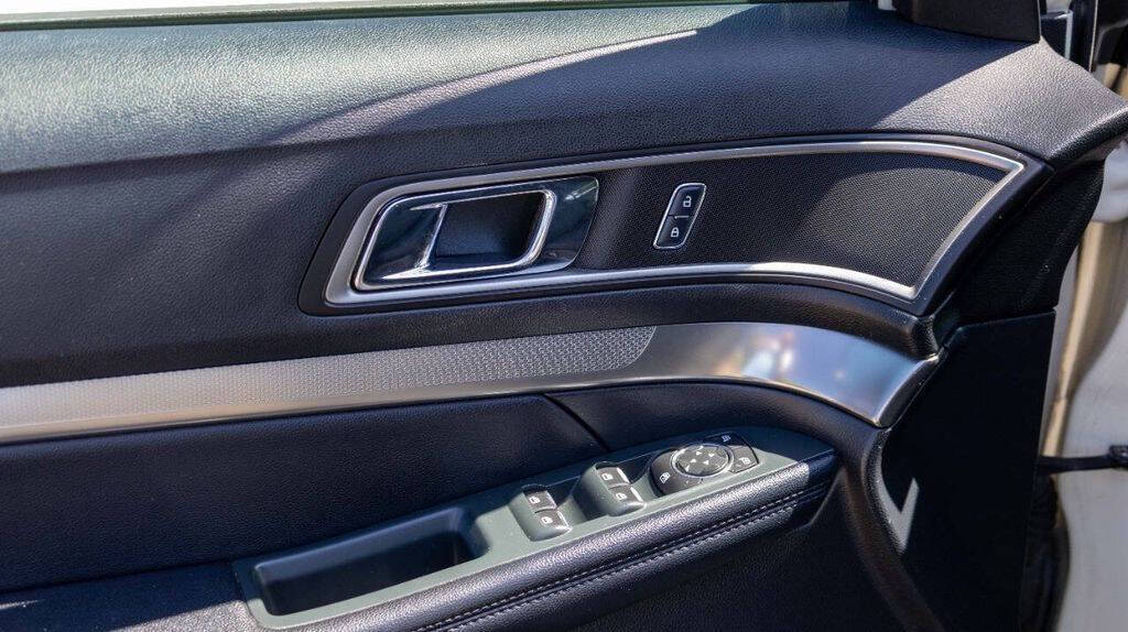 2018 Ford Explorer XLT Image 25 of 33