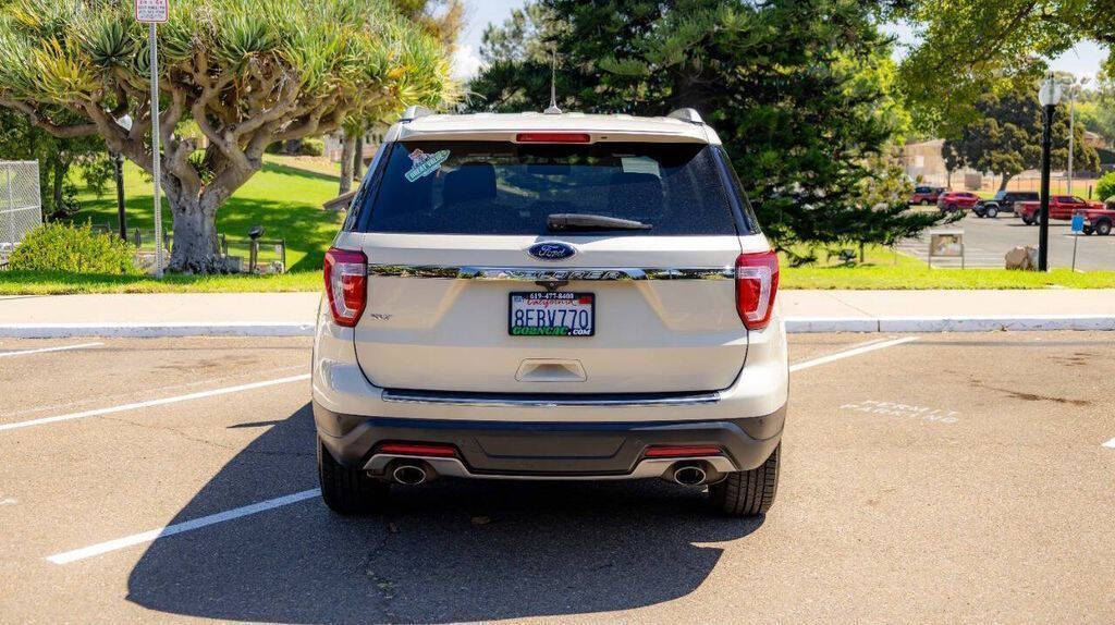 2018 Ford Explorer XLT Image 10 of 33