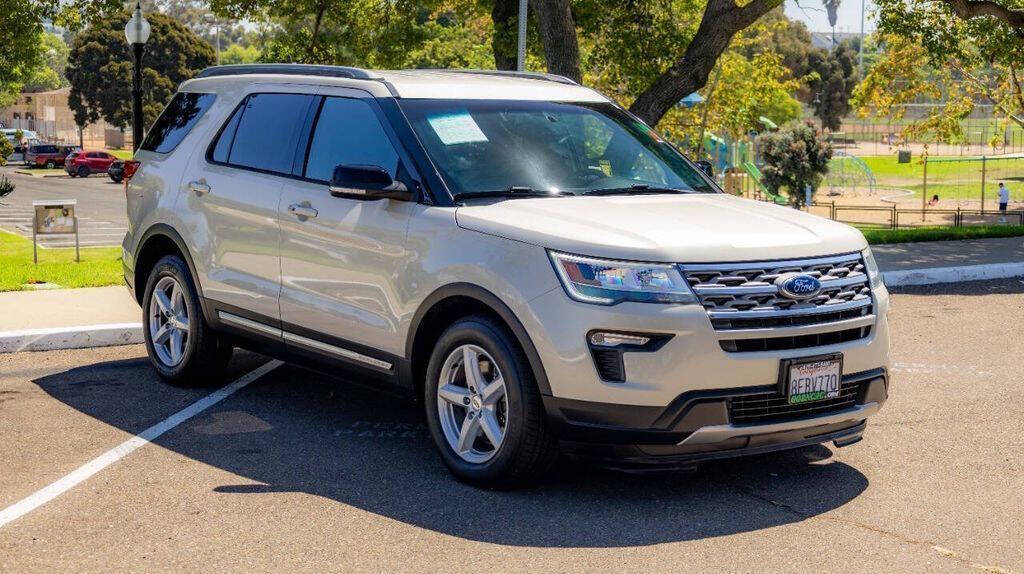 2018 Ford Explorer XLT Image 4 of 33