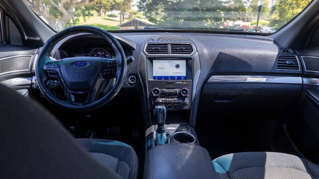 2018 Ford Explorer XLT Image 19 of 33