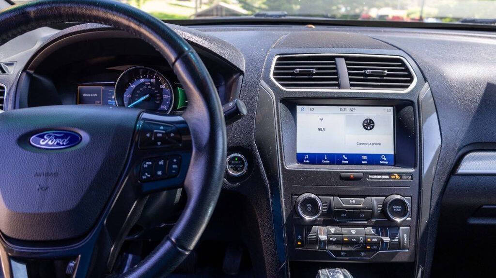 2018 Ford Explorer XLT Image 20 of 33