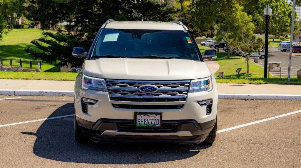 2018 Ford Explorer XLT Image 2 of 33