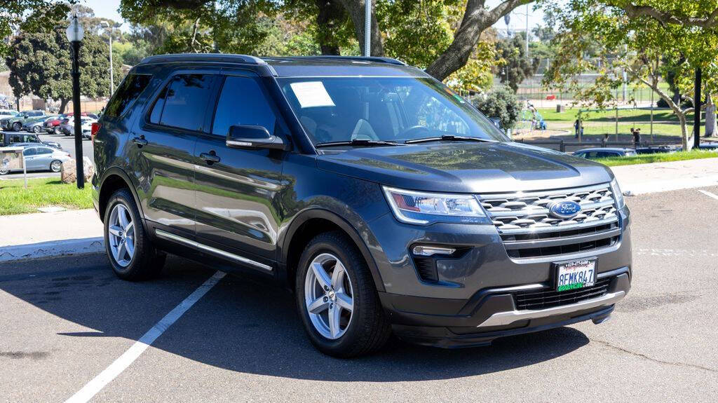 2018 Ford Explorer XLT Image 5 of 32